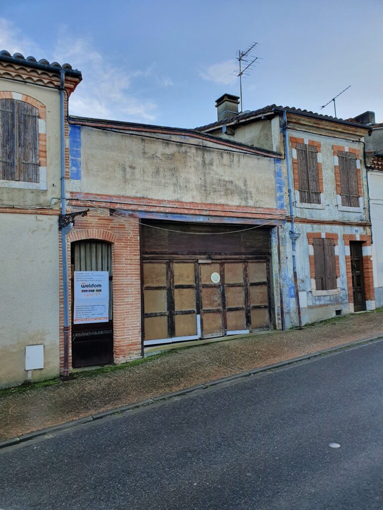 aménagement d'un local professionnel à Gimont - devanture avant