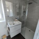 Douche et vasque - Aménagement d'une dépendance en appartement à Fismes par illiCO travaux