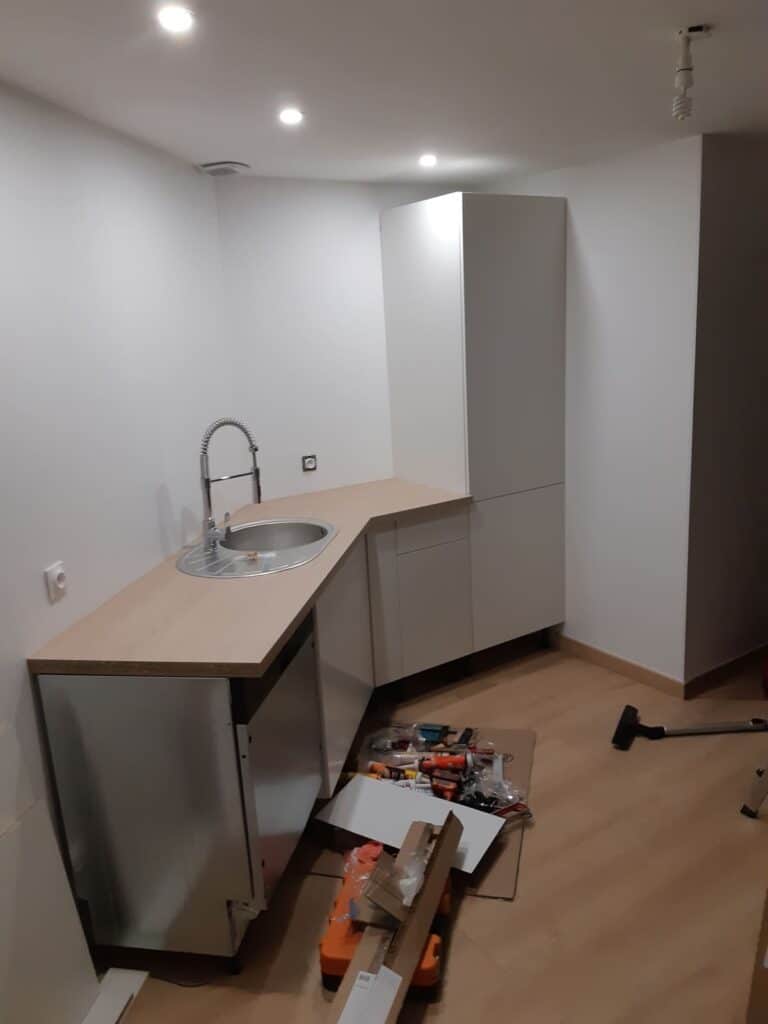 cuisine en cours de pose - Aménagement d'une dépendance en appartement à Fismes par illiCO travaux