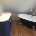 Zoom baignoire et vasque - Exemple de rénovation de salle de bain à Ruffiac par illiCO travaux