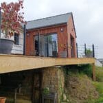 Vue du dessous - Construction d'une extension bois sur pieux à Lécousse