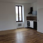 Pose de la cuisine et parquet vitrifié - Rénovation de deux appartements à Saint Brice en Coglès