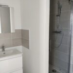 Salle de bain douche - Transformation d'un hôtel en deux appartements par illiCO travaux