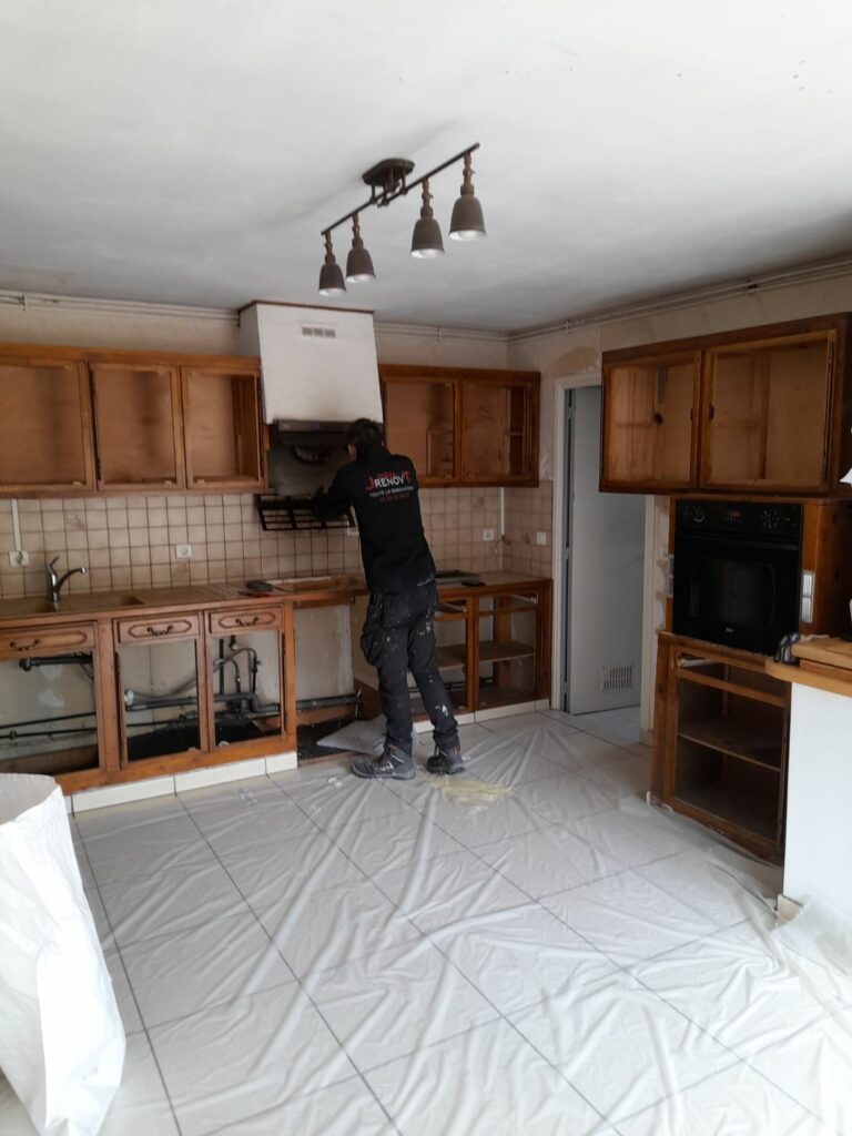 Travaux préparatoires avant rénovation de cuisine à Wattrelos (59)