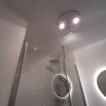 Rénovation complète d’une salle de bain à Lambersart - lampadaire spot lumière