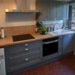 Pose des meubles de cuisine - Rénovation d'un appartement à Lambersart