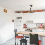 rénovation partielle de maison à Saint Cyr L’Ecole - cuisine et table bar