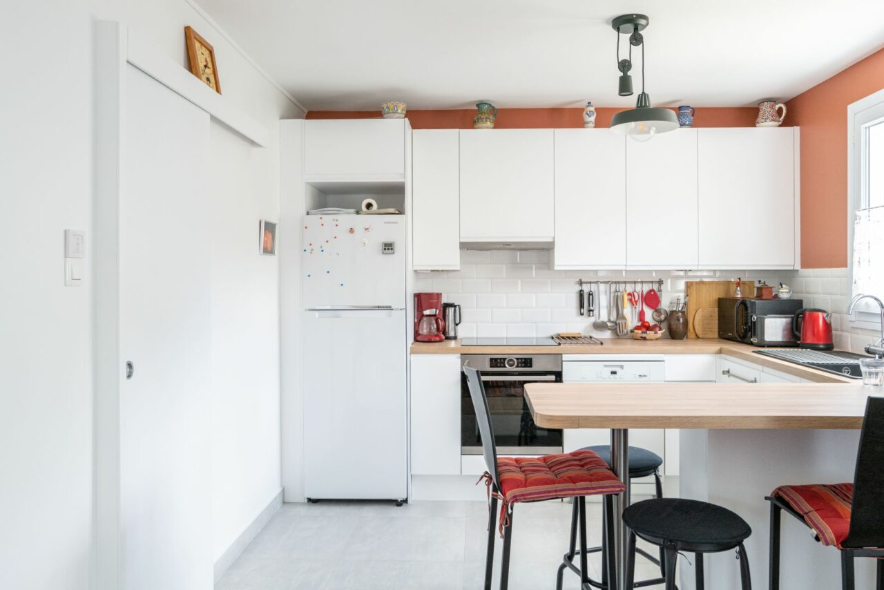 rénovation partielle maison saint cyr l'école - cuisine et meuble blanc