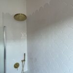 Robinetterie effet or - Rénovation d'une salle de bain à Saint-André-lez-Lille