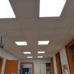 Rénovation d'une école en Isère : aménagement d'un plafond acoustique