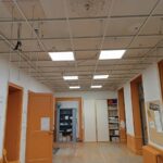 Rénovation d'une école en Isère : aménagement d'un plafond acoustique