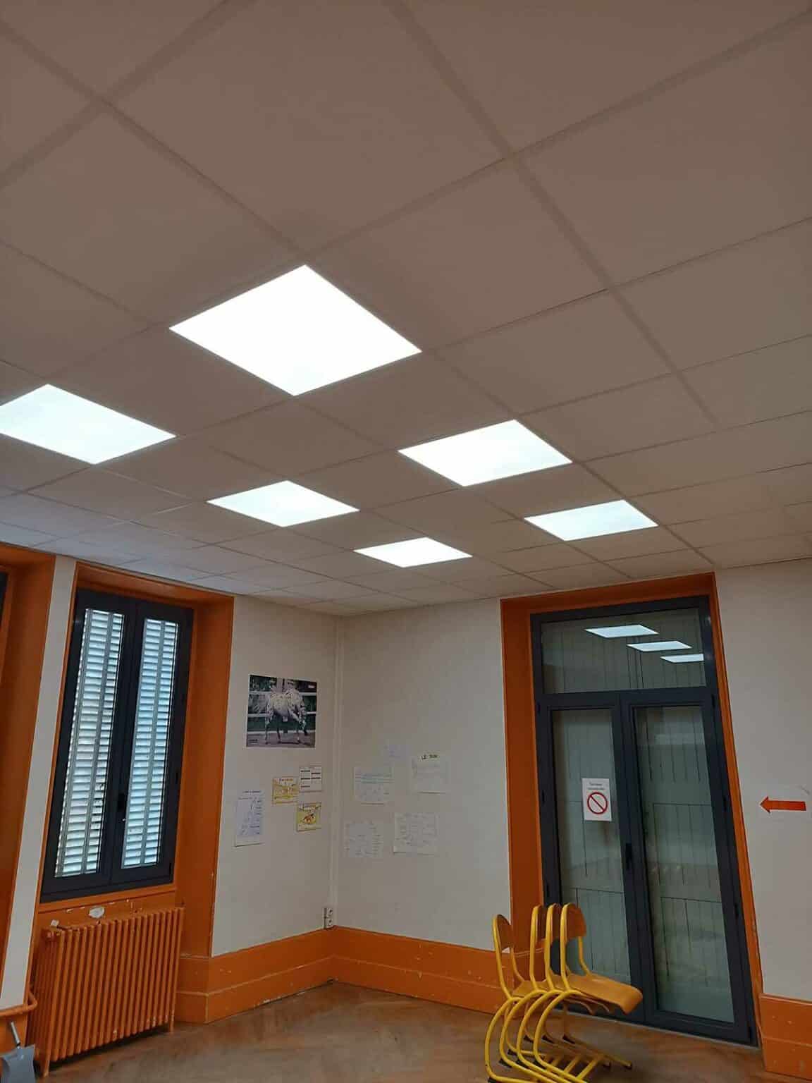 Rénovation d’une école : aménagement d’un plafond acoustique à Coublevie (38)