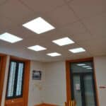 Rénovation d'une école en Isère : aménagement d'un plafond acoustique