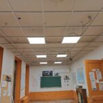 Rénovation d'une école en Isère : aménagement d'un plafond acoustique