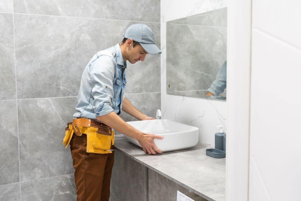 artisan plombier dans salle de bain