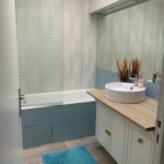 Rénovation d’une cuisine et d’une salle de bain à Vierzon - salle de bain meuble blanc