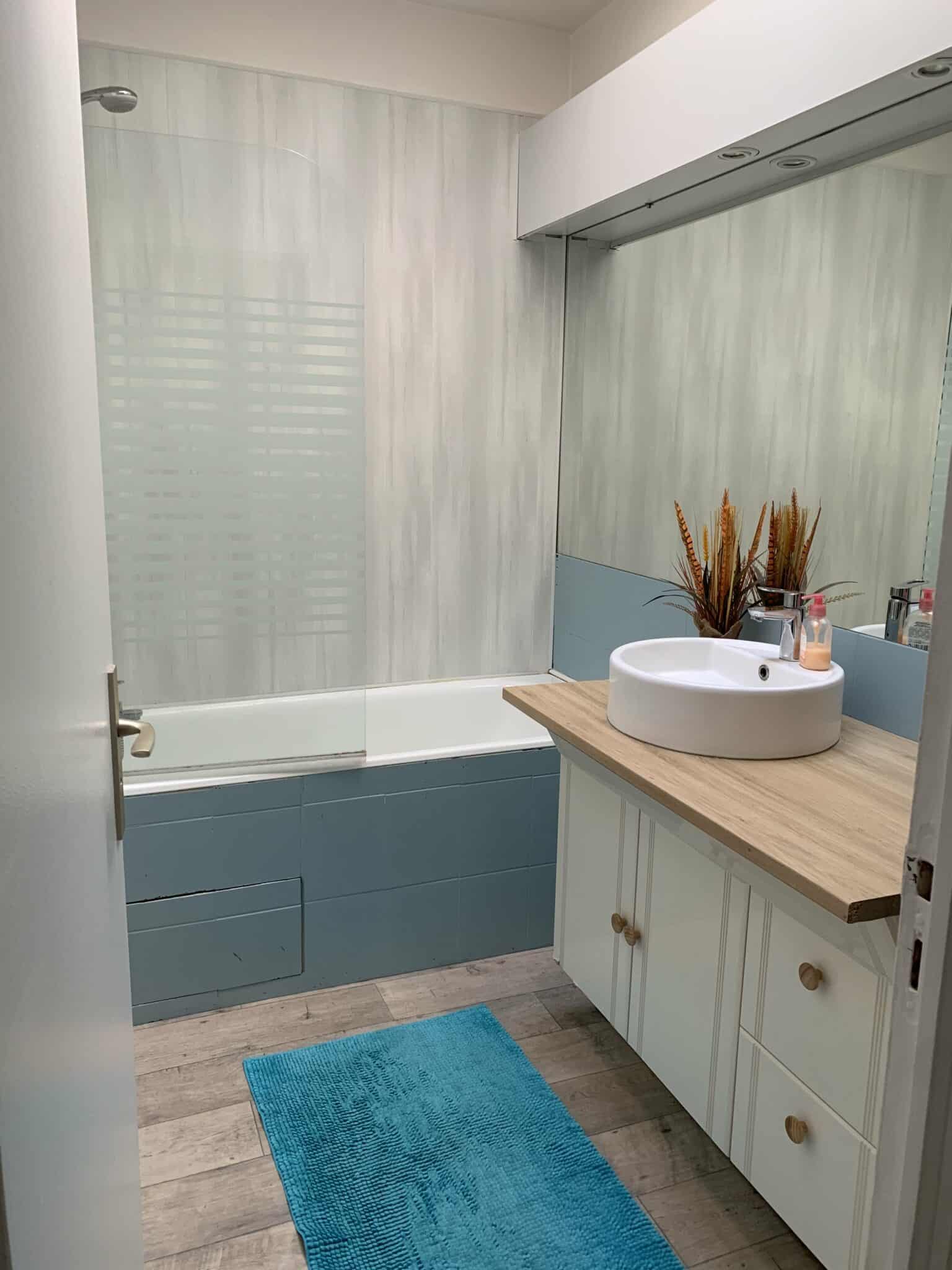 Rénovation d’une cuisine et d’une salle de bain à Vierzon - salle de bain meuble blanc