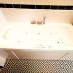 Baignoire balnéo - Rénovation d'une salle de bain à Terrasson