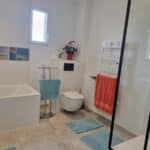 Baignoire et wc suspendu - Rénovation d'une salle de bain à Vitry sur Seine
