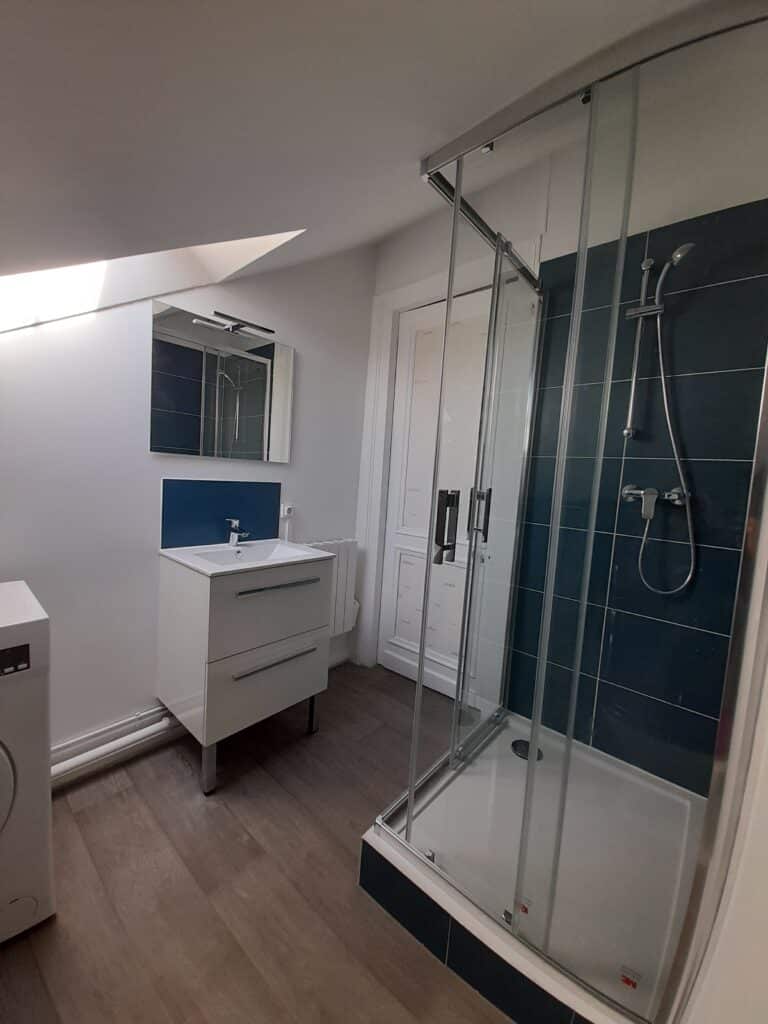 Rénovation de salle de bain à Lille dans un appartement locatif (59) - vue d'ensemble