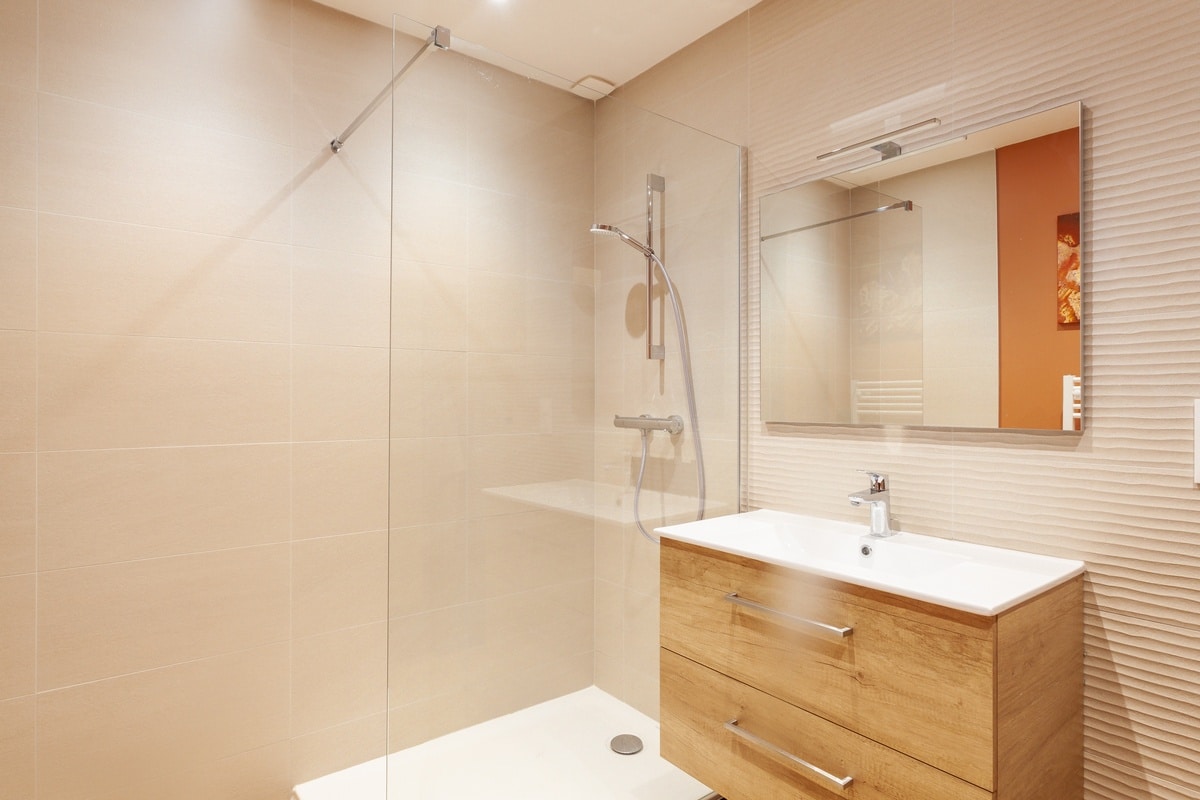 Nouvelle salle de bain - Rénovation complète d'une maison à Oullins