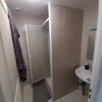 Rénovation de salle de bain : douche avant travaux