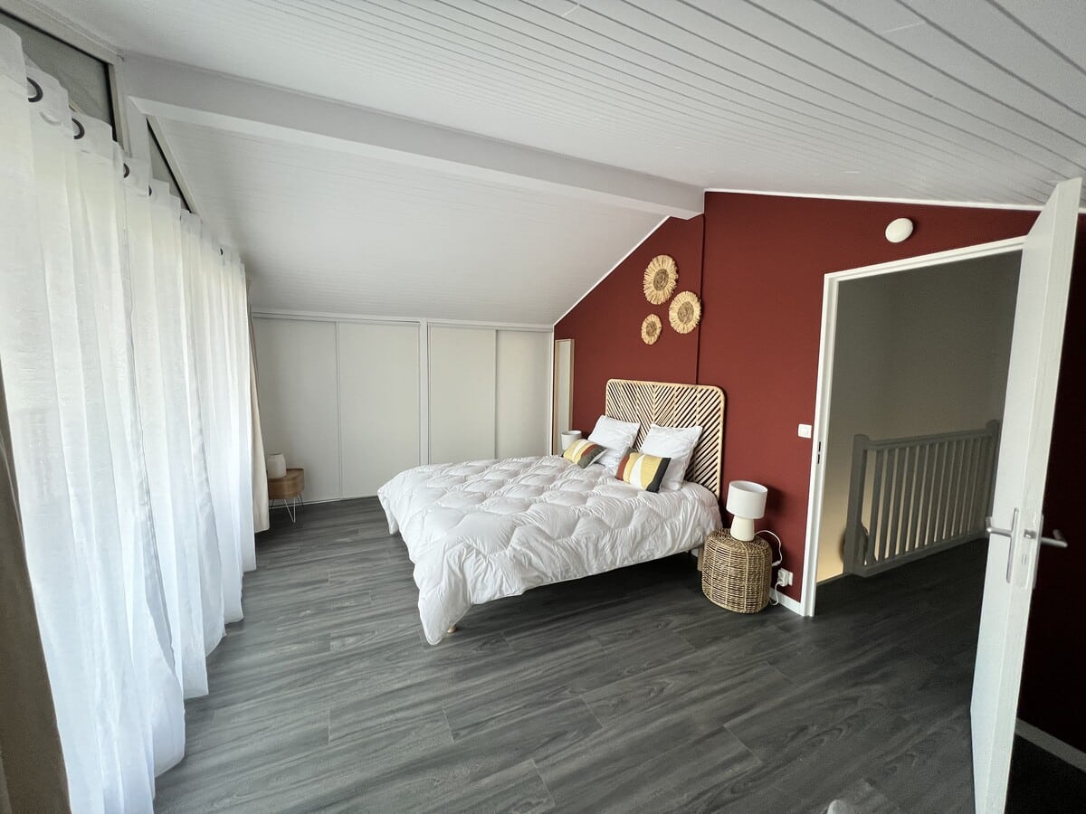 Rénovation d'un appartement à Urrugne : chambre aménagée