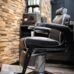Rénovation d'un salon de coiffure à Lagny sur Marne : fauteuil de barbier