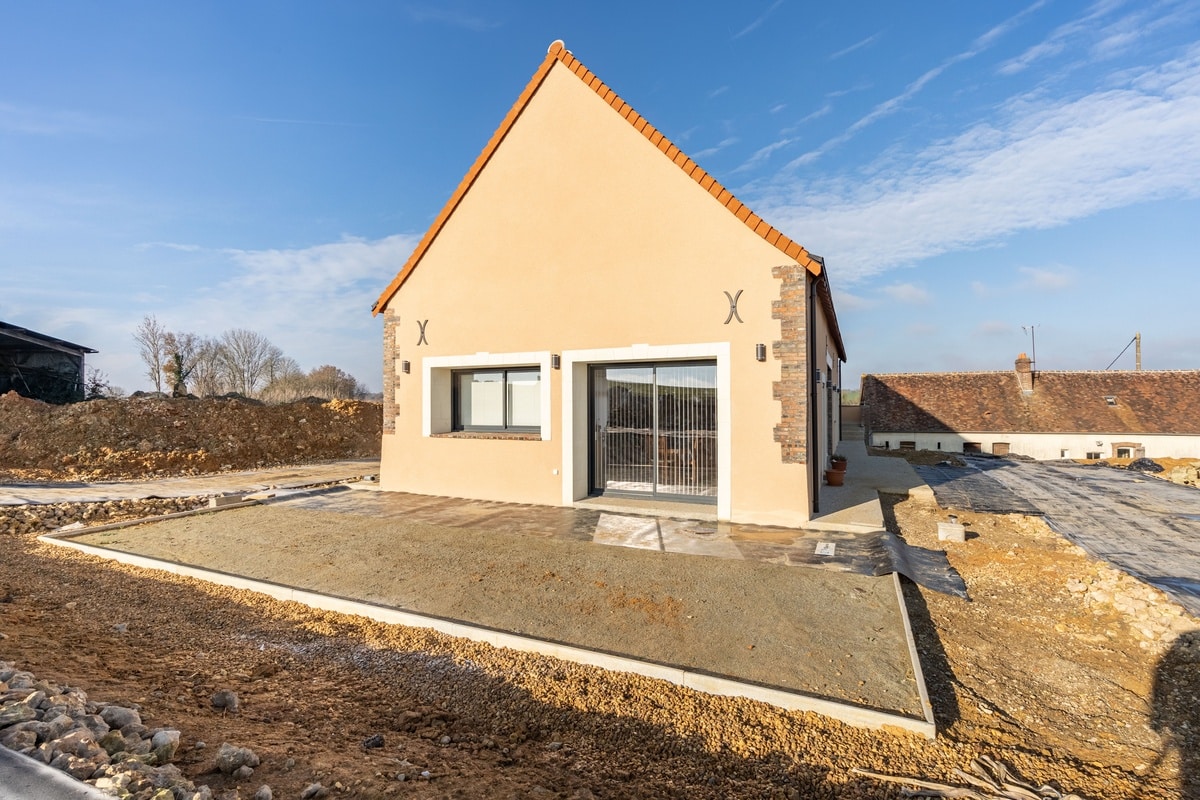 Rénovation d'une grange à Conflans sur Anille dans la Sarthe : terrasse