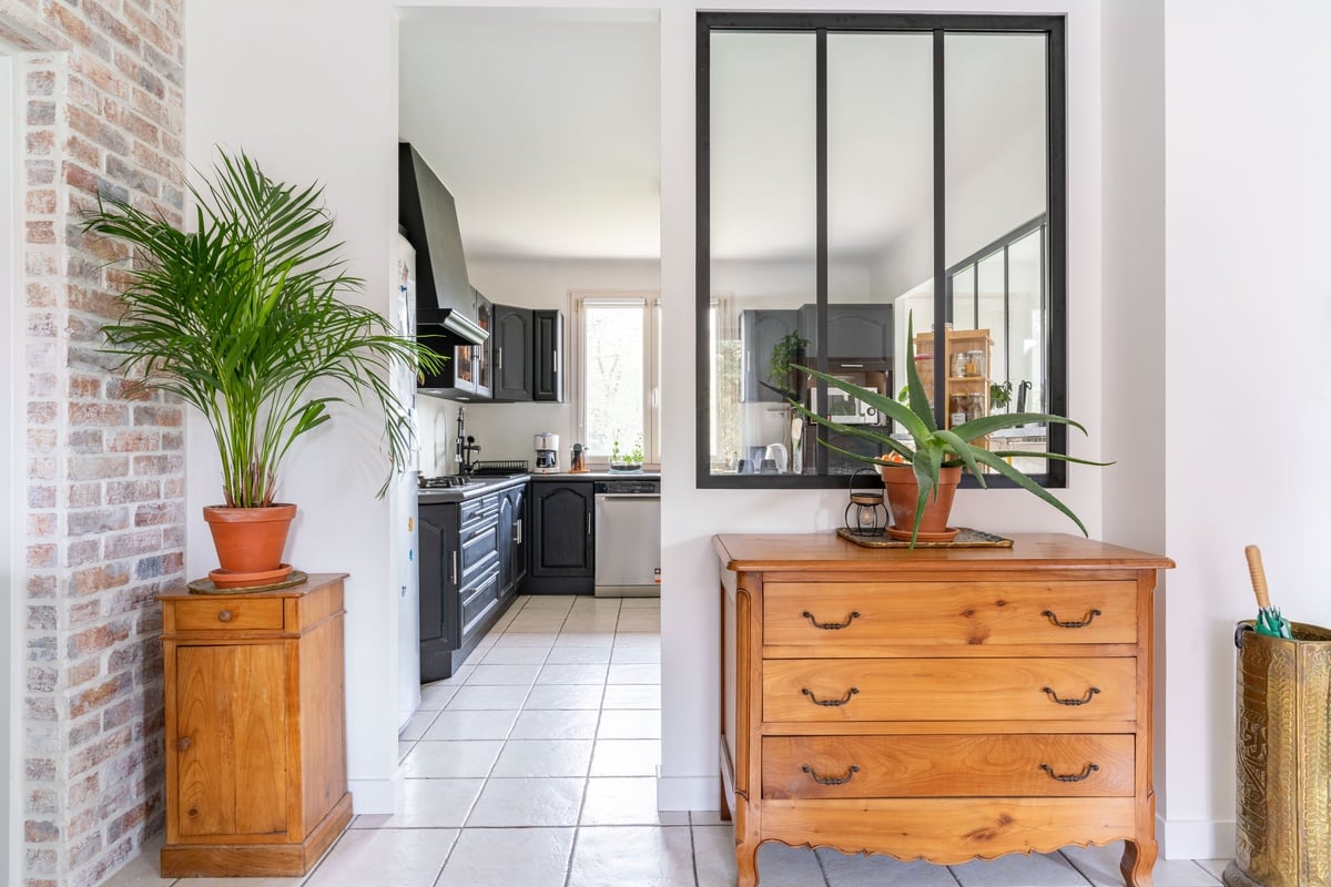 Rénovation d'une maison à Bouguenais près de Nantes (44) : cuisine fermée par une verrière