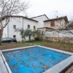 Rénovation d'une maison au Péage-de-Roussillon : vue extérieure sur la piscine