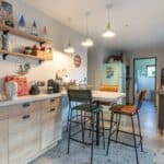 Rénovation d'une maison au Péage-de-Roussillon : coin repas dans la cuisine