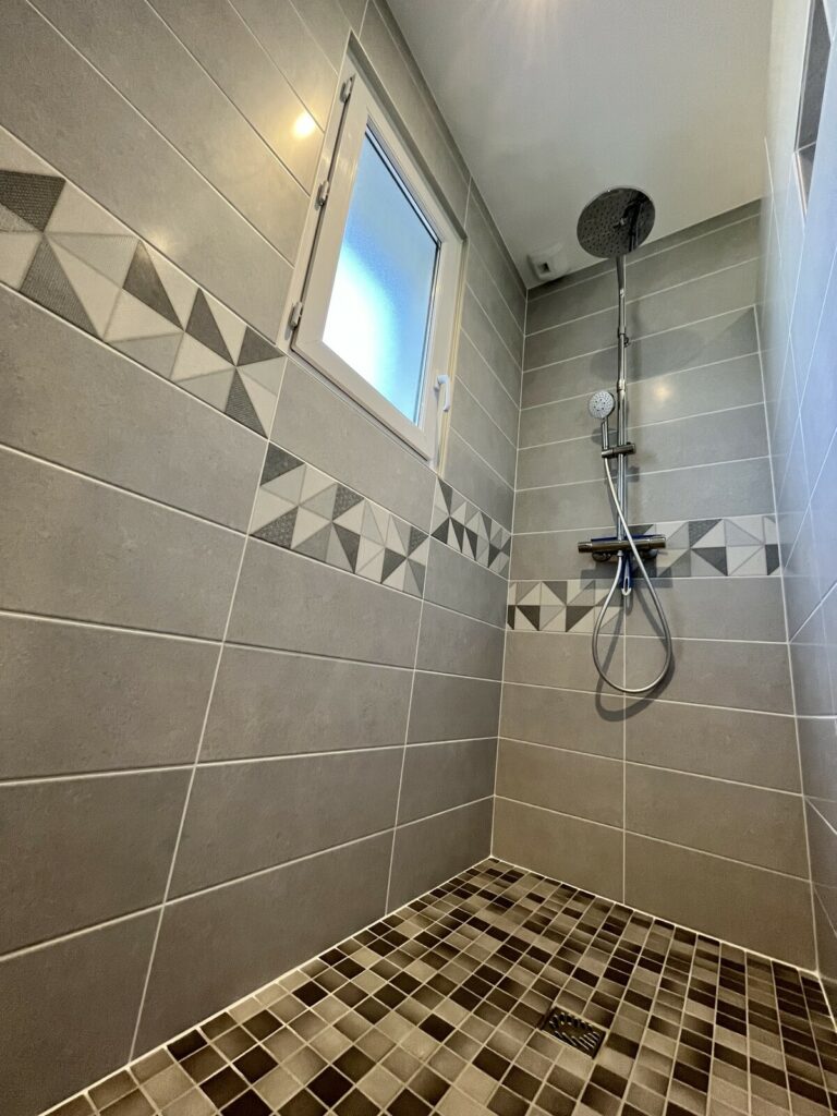 Transformation d’une salle de bain en deux salles d’eau à Olonne-sur-Mer (85)