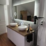 Rénovation d’une salle de bain Marly - double vasque et miroir lumineux