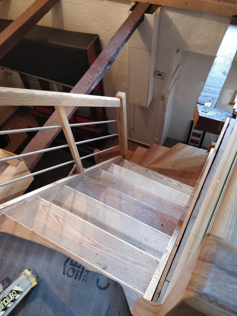 Rénovation d'un escalier en bois : 6 étapes à suivre