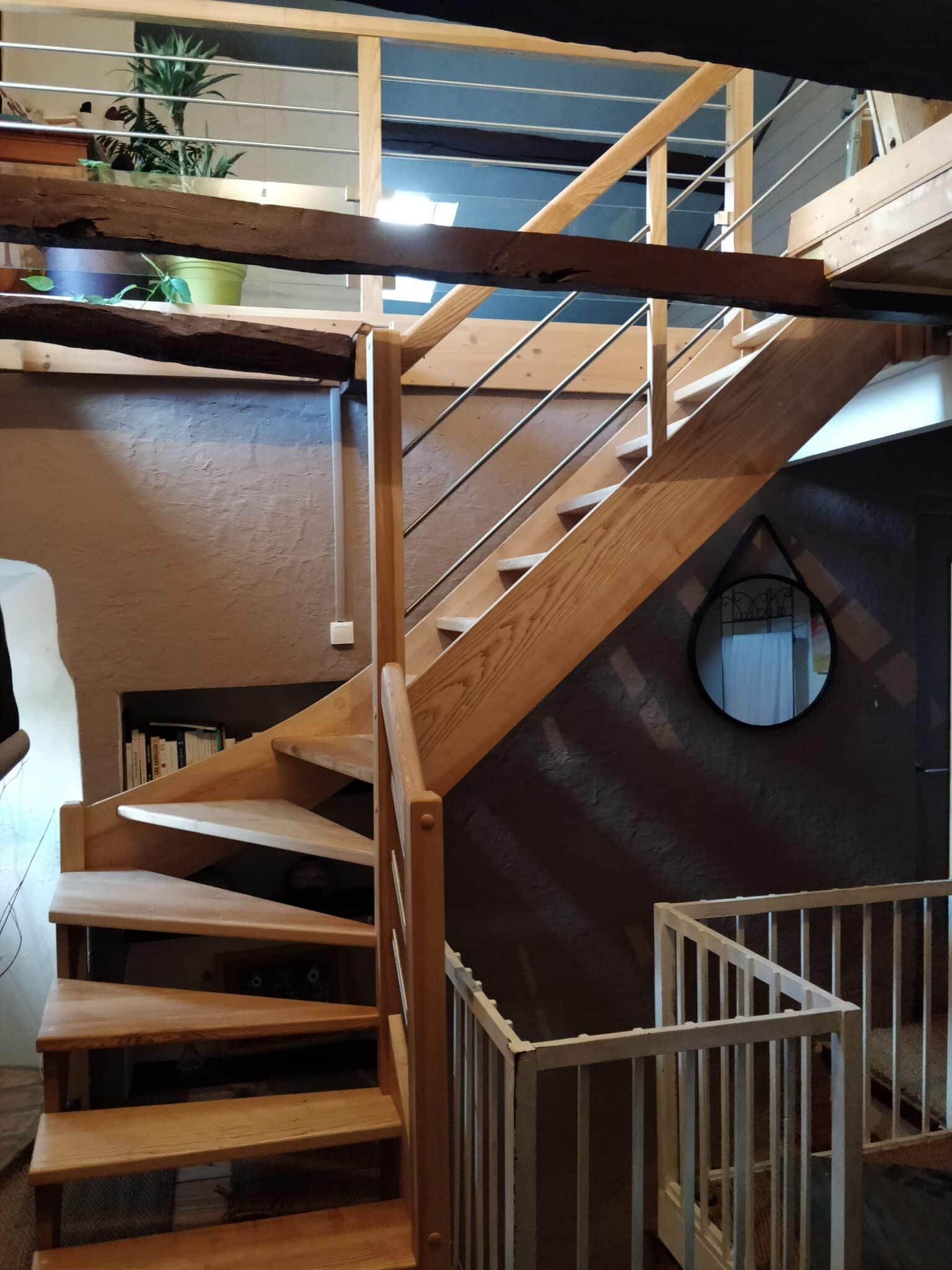 Rénovation escalier Voiron - bois clair et rambarde