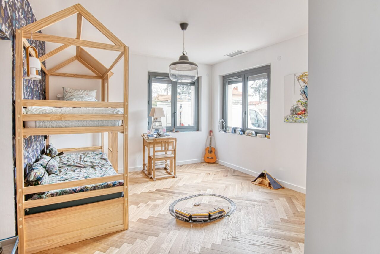 Rénovation complète d’une maison à Toulouse - grande chambre d'enfant