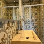Rénovation à Carpentras : salle de bain : zoom sur la faïence