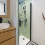 Rénovation de maison à Gradignan : douche dans une salle d'eau