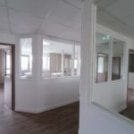 Rénovation de bureau à Fougères - grands espaces et verrières