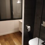 Aménagement d'une suite parentale à Voiron par illiCO travaux : salle de bain