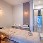 Aménagement d'un local professionnel à Toulouse : baby spa : salle de massage