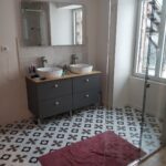 Rénovation complète d'une maison à Merlas par illiCO travaux Voiron : aménagement de la salle de bain