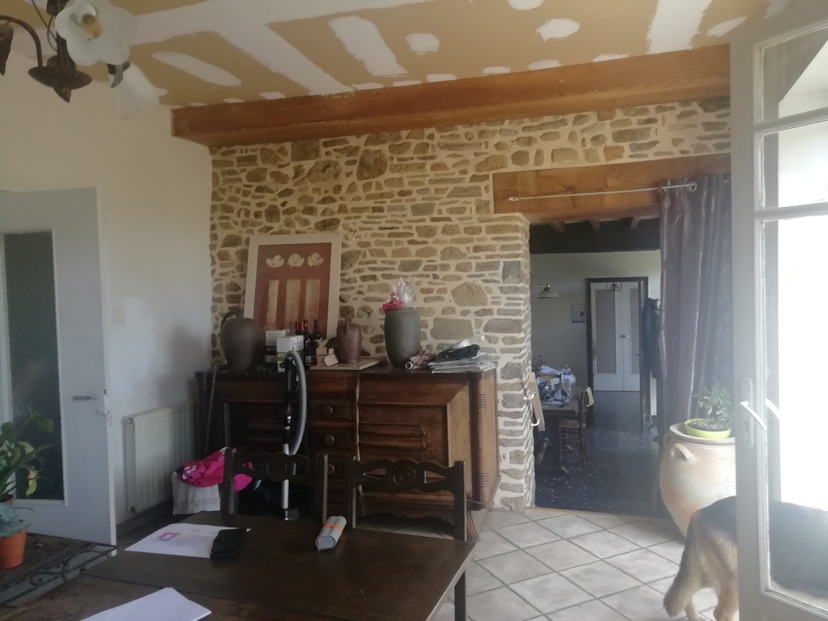 Rénovation d'une maison à Fougères : conservation des murs de pierre