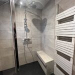 Rénovation d'une salle de bain à Marcq-en-Baroeul par illiCO travaux : nouvelle douche