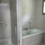 Rénovation complète de maison à Saint-Jean-de-Moirans (38) - douche et baignoire