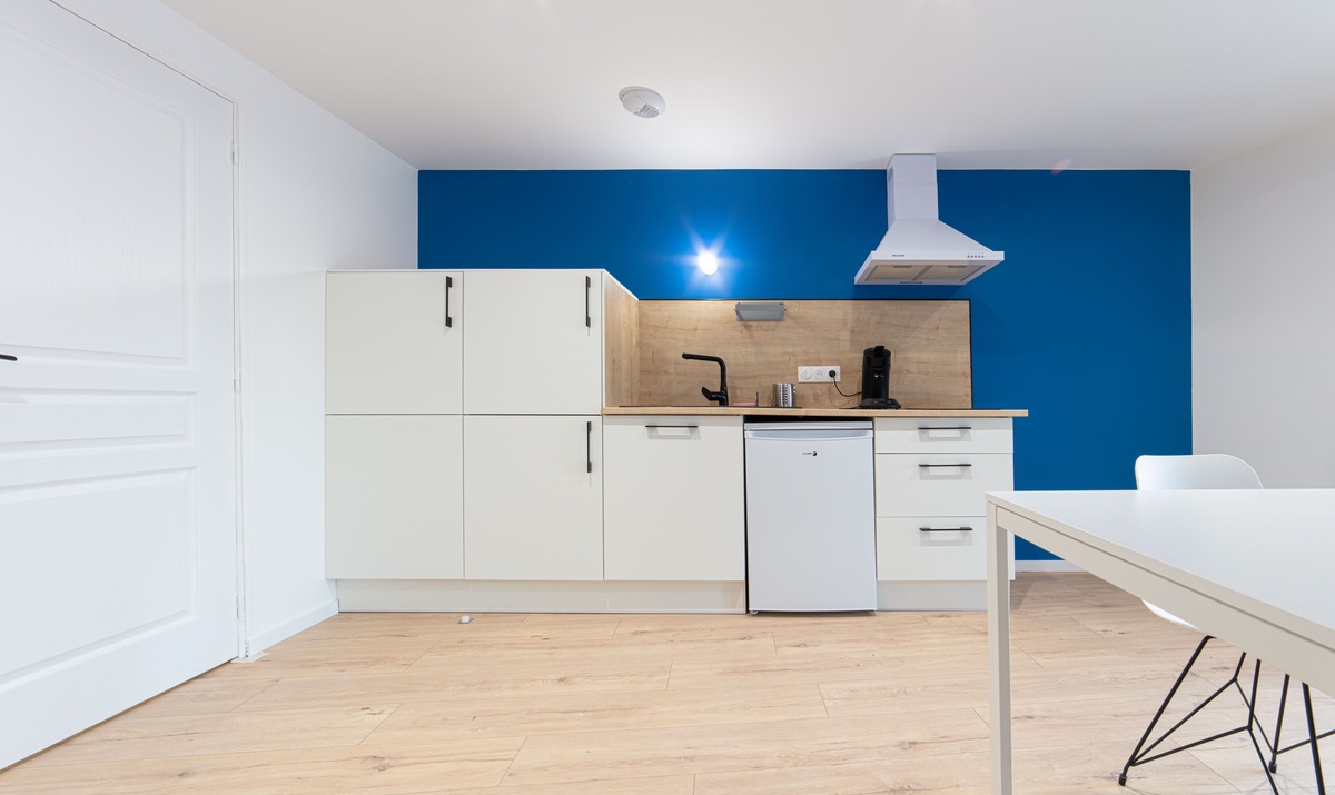 Rénovation d'un immeuble avec créations de 5 appartements à Jasseron : cuisine aménagée