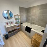 Transformation d’un local professionnel en appartements à Saint-Florentin (89) : salle de bain