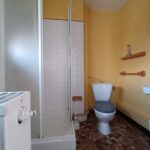 Rénovation d’un studio à Fougères (35) : salle de bain avant travaux