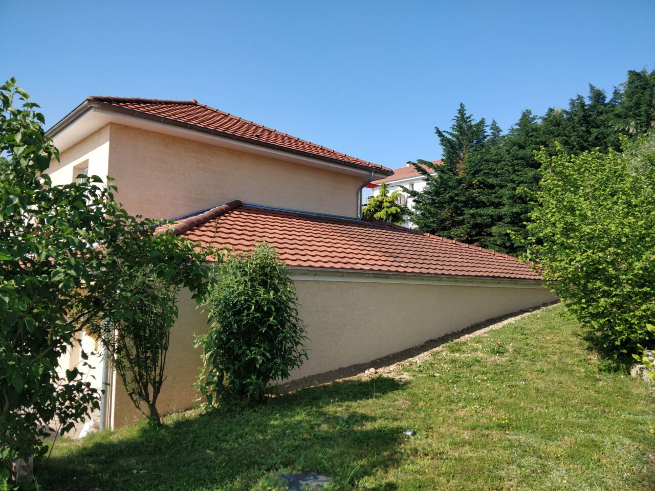 Transformation d’un garage en studio et agrandissement de maison à Biol - extérieur